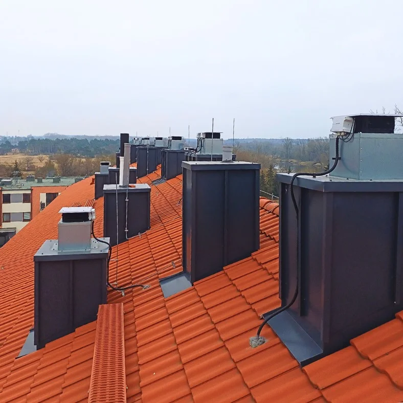 wentylator dachowy z poziowym wyrzutem powietrza dach skośny